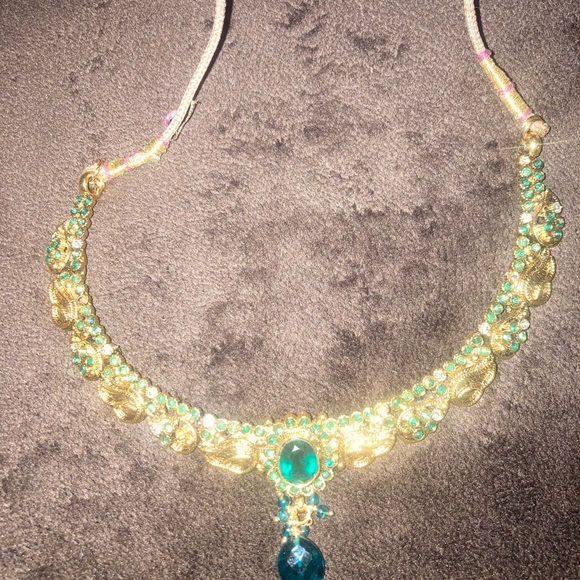 Beautiful synthetic Emeralds & Diamonds Necklace and Chandelier Earrings - Picture 5 of 6